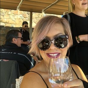 Meet your Posher, Carrie